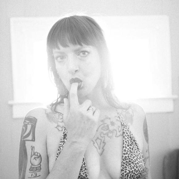 Meet your Posher, Gwynneth - Picture 1 of 1